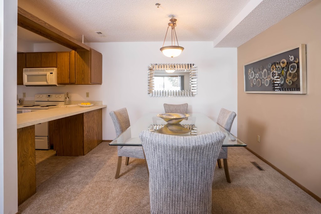 Tanager Creek Townhomes | 6502 Kingfisher Ln, Eden Prairie, MN 55346, USA | Phone: (952) 934-2300