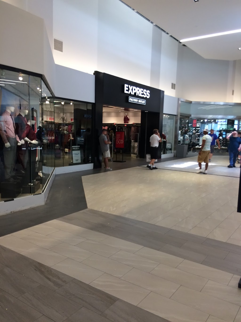 Express Factory Outlet | 8111 Concord Mills Boulevard, Concord, NC 28027, USA | Phone: (704) 979-0006