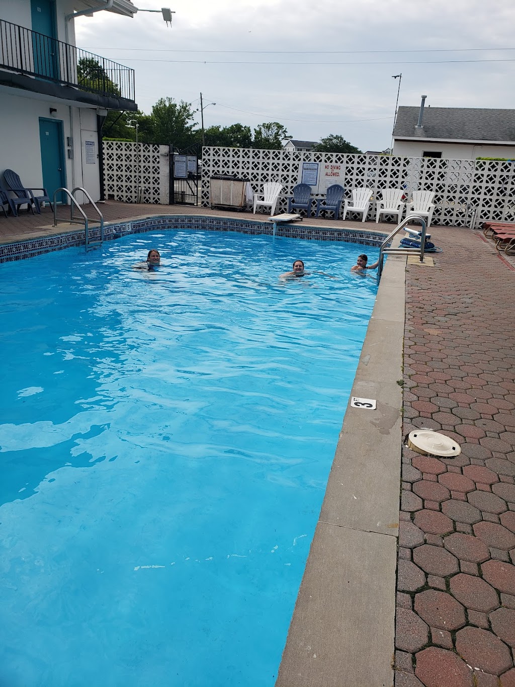 Amethysts Beach Motel | 202 Arnold Ave, Point Pleasant Beach, NJ 08742, USA | Phone: (732) 899-3600