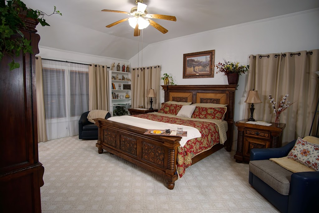 Live Oak B&B | 200 Live Oak St, Glen Rose, TX 76043, USA | Phone: (254) 644-7355