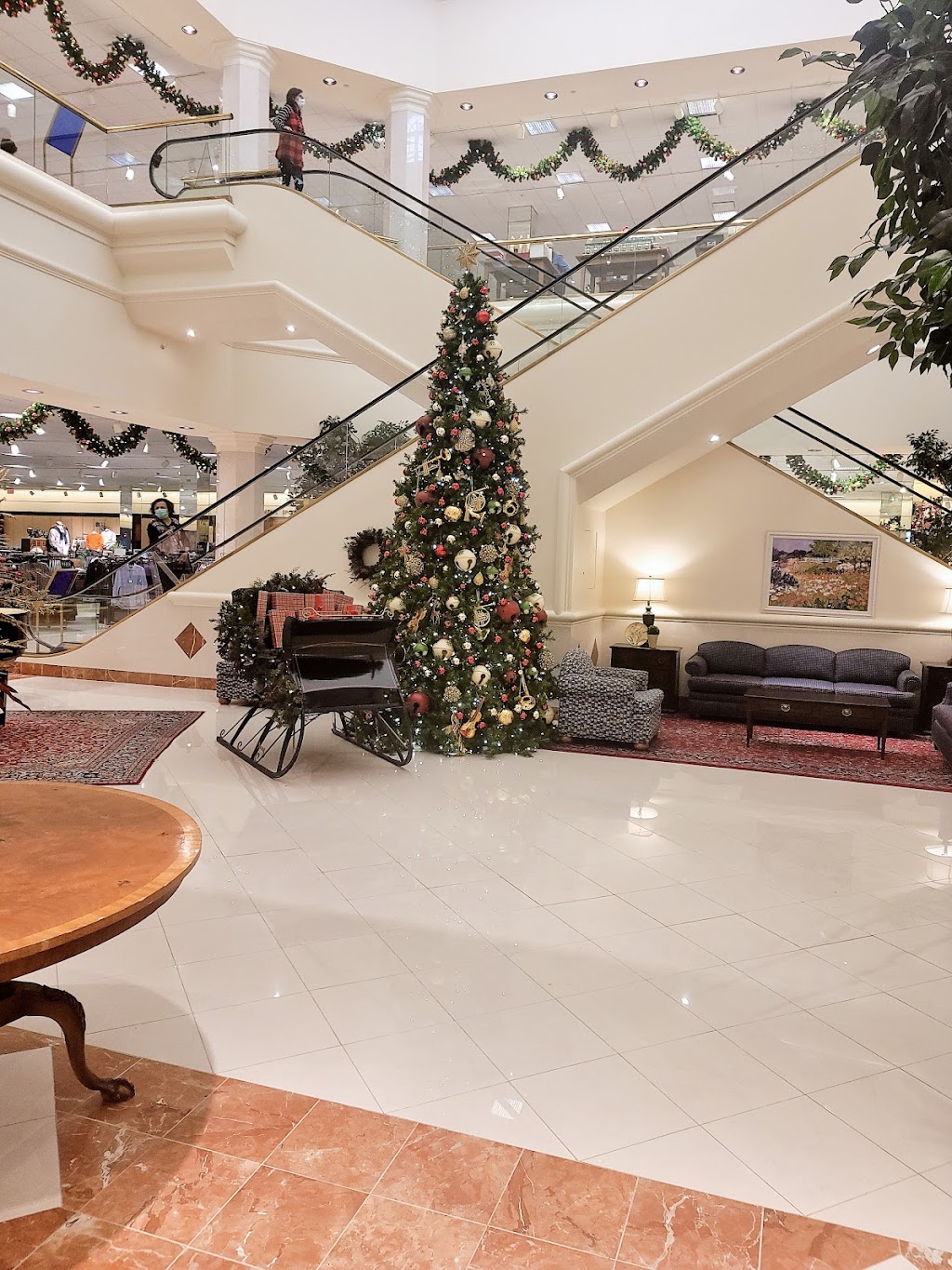 Von Maur | Corbin Park, 6701 W 135th St, Overland Park, KS 66223, USA | Phone: (913) 681-1031