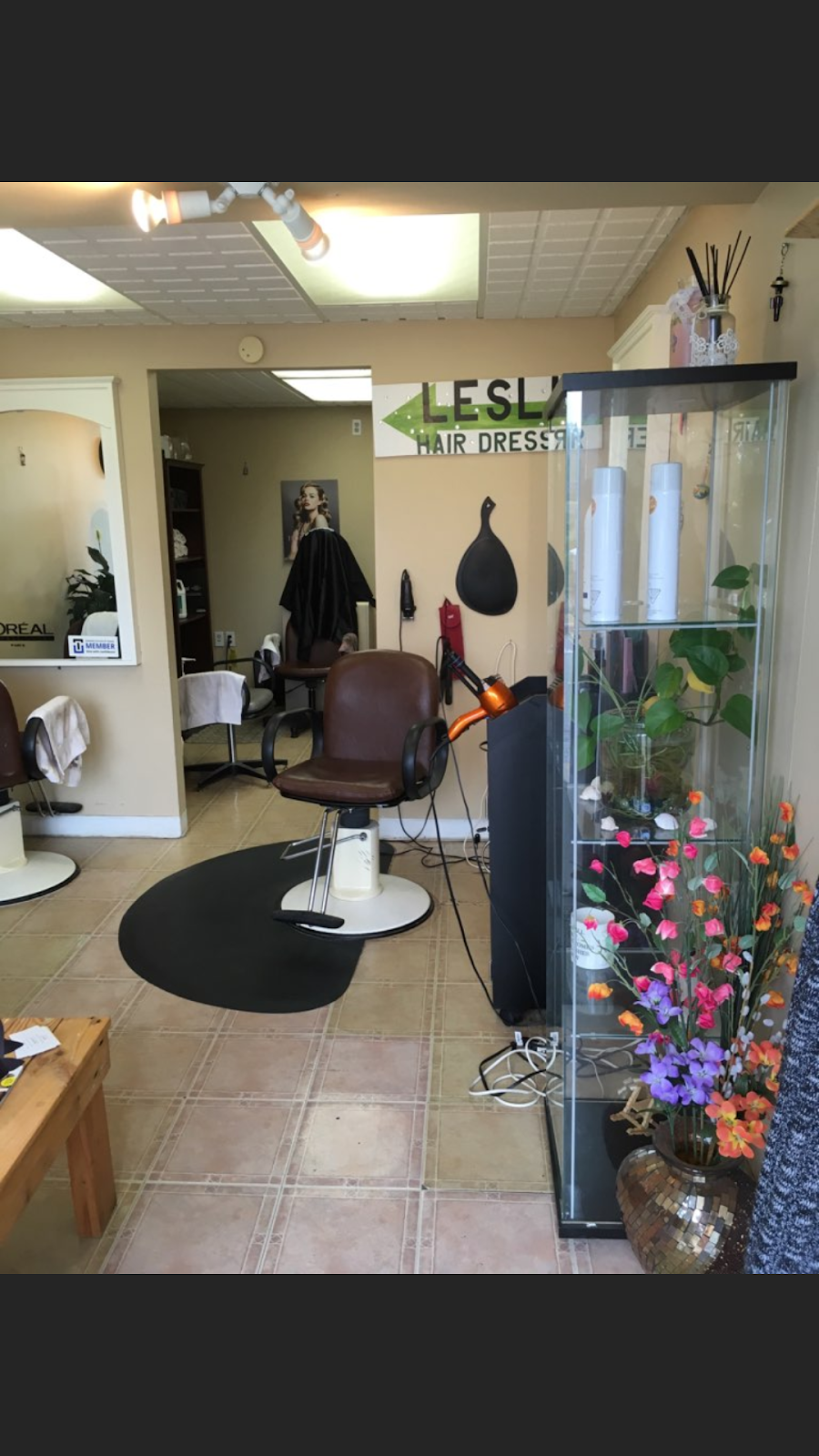 Leslies hair salon | 3748 Bridgewater St, Niagara Falls, ON L2G 6H3, Canada | Phone: (905) 380-9684