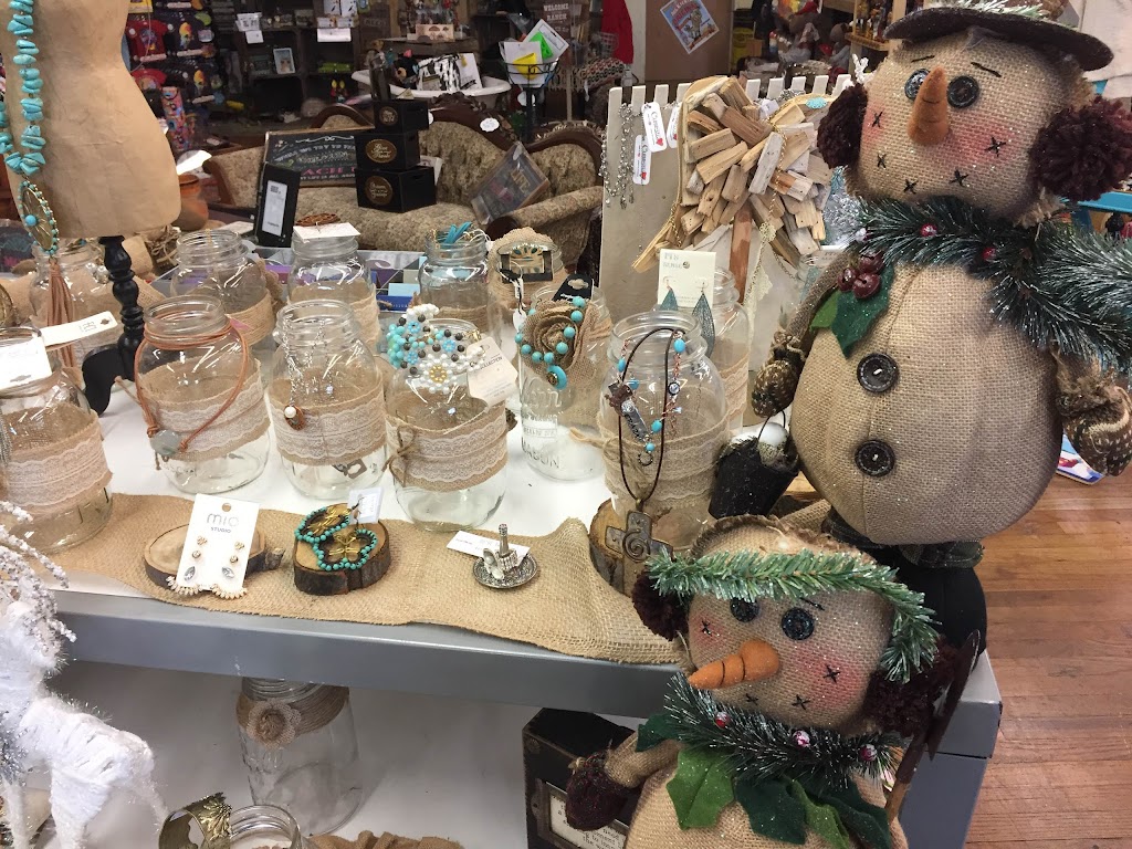 Sassy Chics New & Rustic Trading Post | 46305 Telegraph Rd, Amherst, OH 44001, USA | Phone: (440) 986-7277
