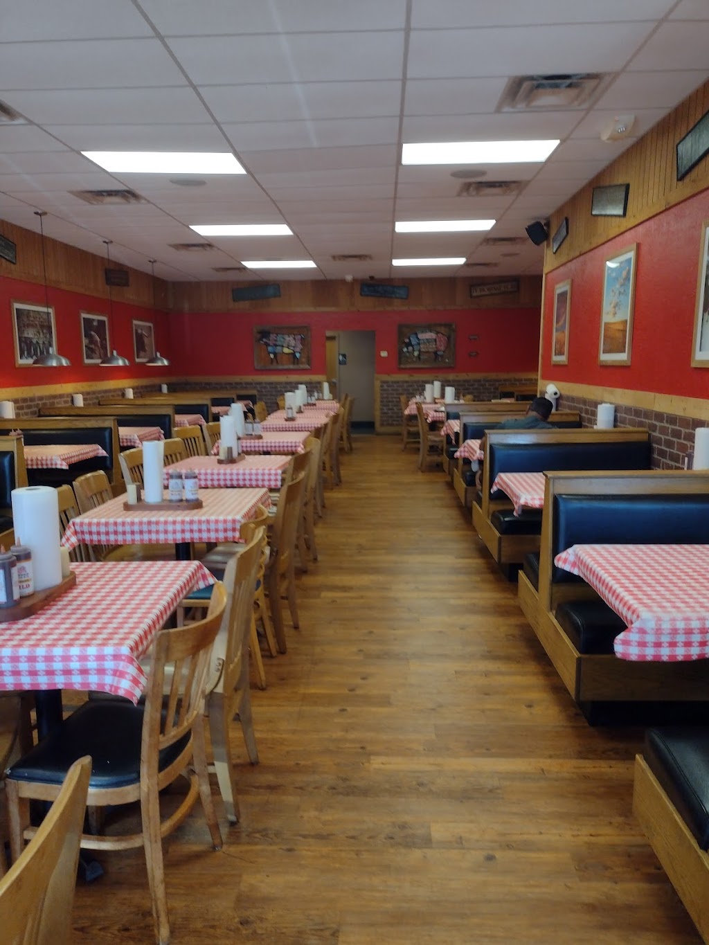 Hog Wild Pit Bar-B-Q | 3550 N Woodlawn Blvd #100, Wichita, KS 67220, USA | Phone: (316) 684-1945