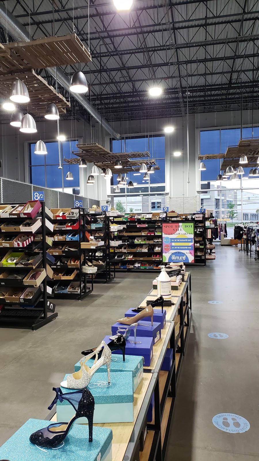 The Outlet Powered by Zappos! | 9101 Minor Ln, Louisville, KY 40219, USA | Phone: (502) 281-4773