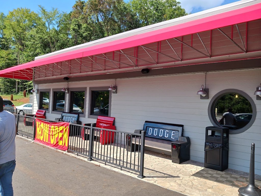 Hawgfish BBQ Seafood Shack | 3260 S Stratford Rd, Winston-Salem, NC 27103, USA | Phone: (336) 594-6565