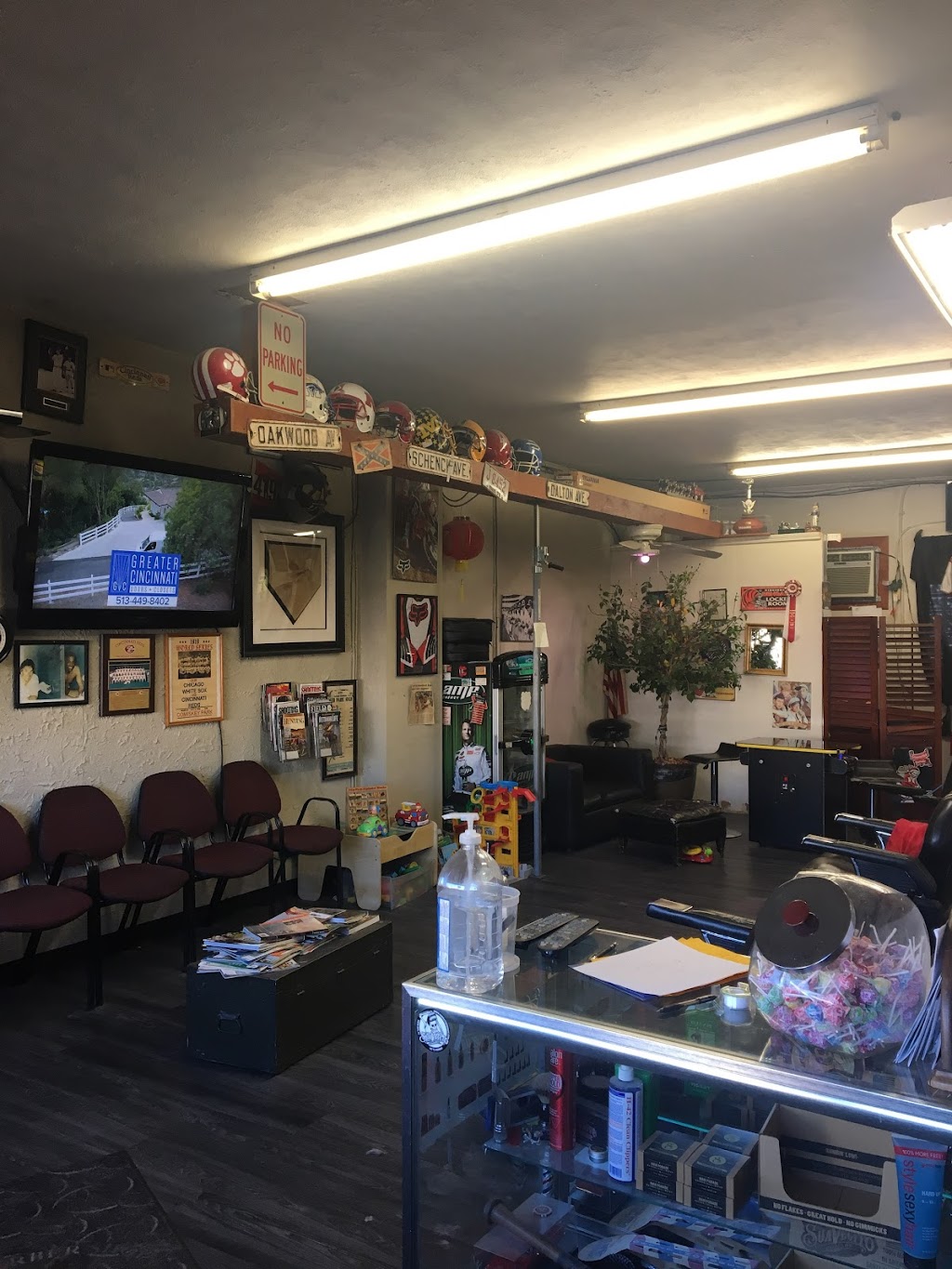 Deer Park Barbers | 8004 Blue Ash Rd, Cincinnati, OH 45236, USA | Phone: (513) 834-9186