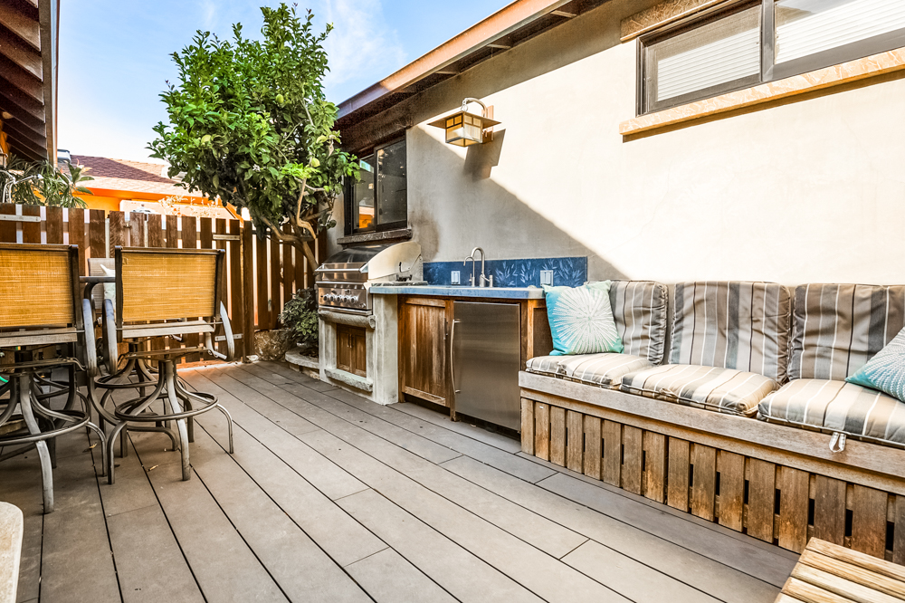 East Cliff Beach Oasis | 2-2021 E Cliff Dr, Santa Cruz, CA 95062, USA | Phone: (831) 588-9582