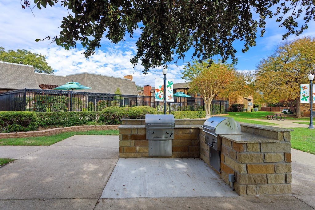 The Savoy Apartments | 7501 Kingswood Dr, Fort Worth, TX 76133, USA | Phone: (817) 541-7641
