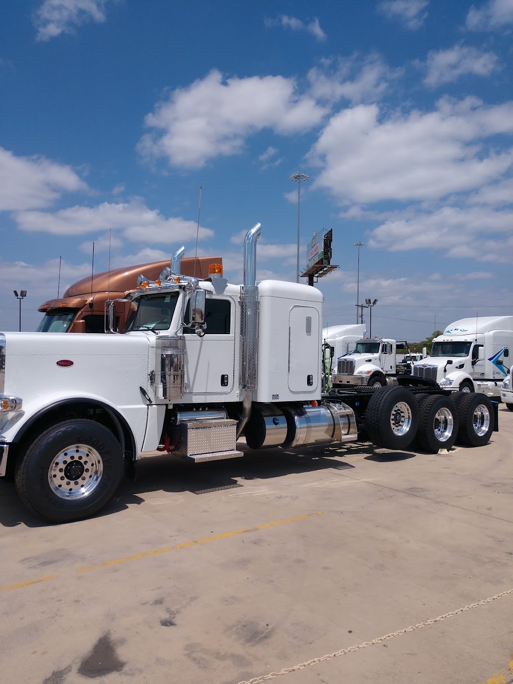 Rush Truck Centers - Laredo | 10216 Union Pacific Blvd, Laredo, TX 78045, USA | Phone: (956) 764-1400