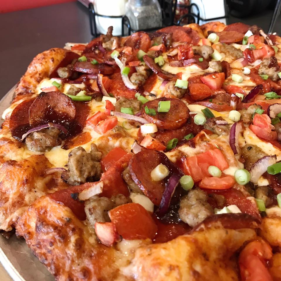 Round Table Pizza-Wings-Brew | 750 Admiral Callaghan Ln, Vallejo, CA 94591, USA | Phone: (707) 552-3000
