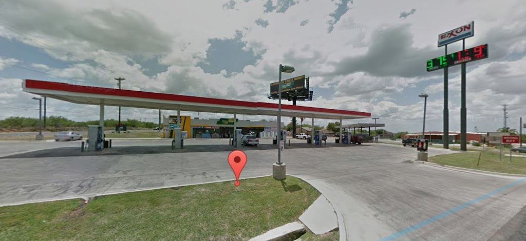 Exxon | 900 Espejo Molina Rd, Laredo, TX 78046, USA | Phone: (956) 728-7225