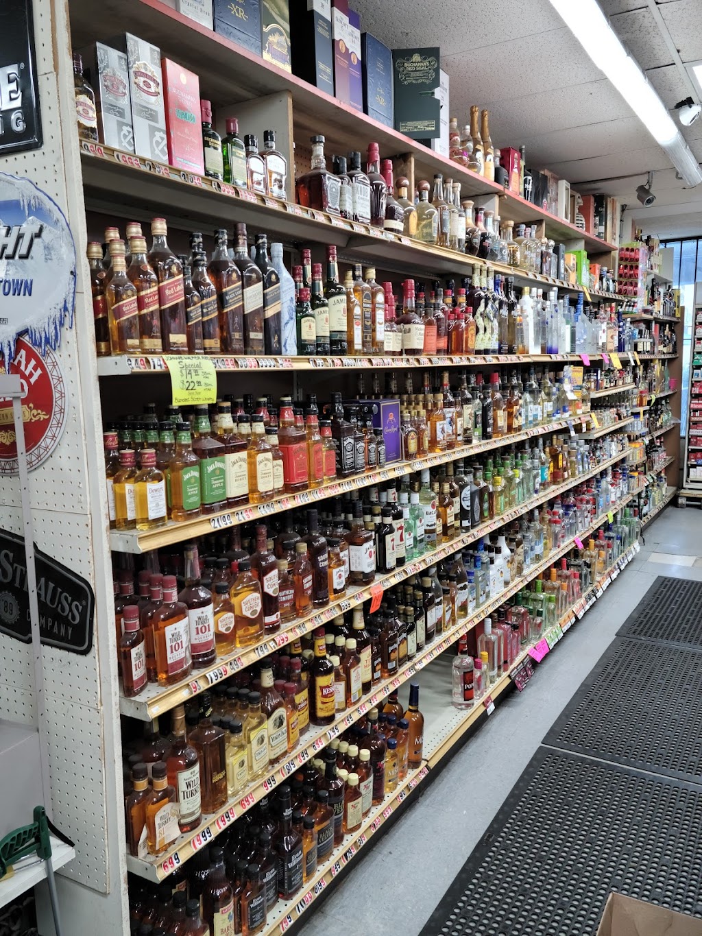 Holiday Liquor & Wine | 1717 E Vista Way #104, Vista, CA 92084, USA | Phone: (760) 758-2001