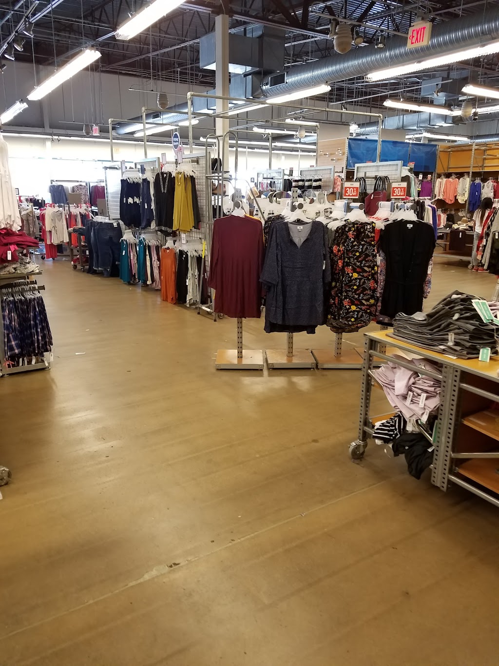 Old Navy Outlet | 301 Tanger Dr, Terrell, TX 75160, USA | Phone: (972) 551-0574