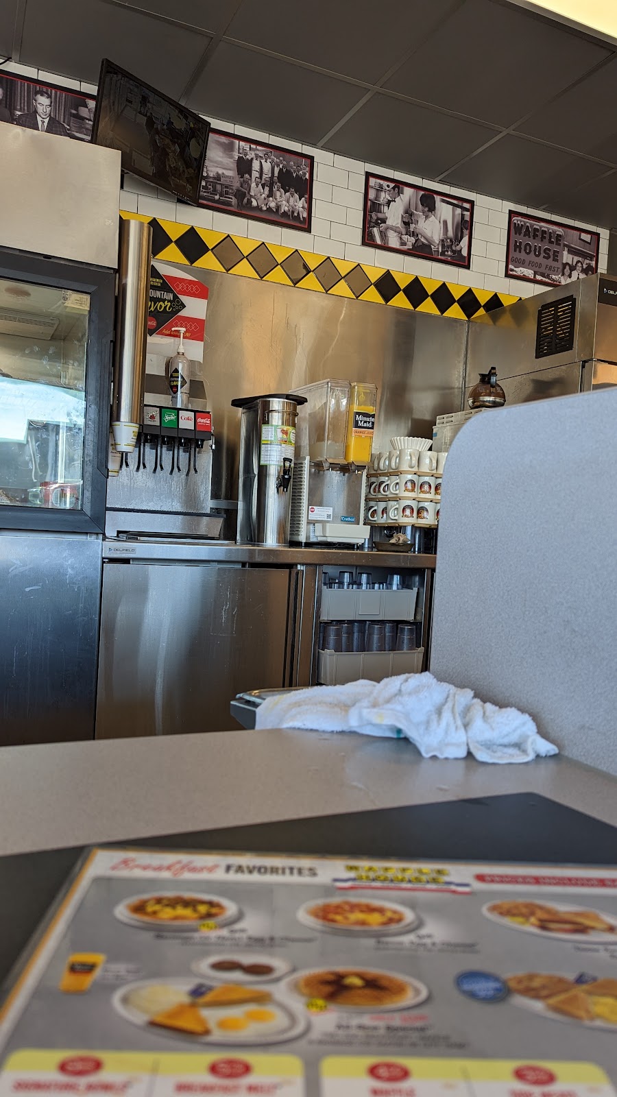 Waffle House | 819 S Cumberland St, Lebanon, TN 37087, USA | Phone: (615) 449-2459