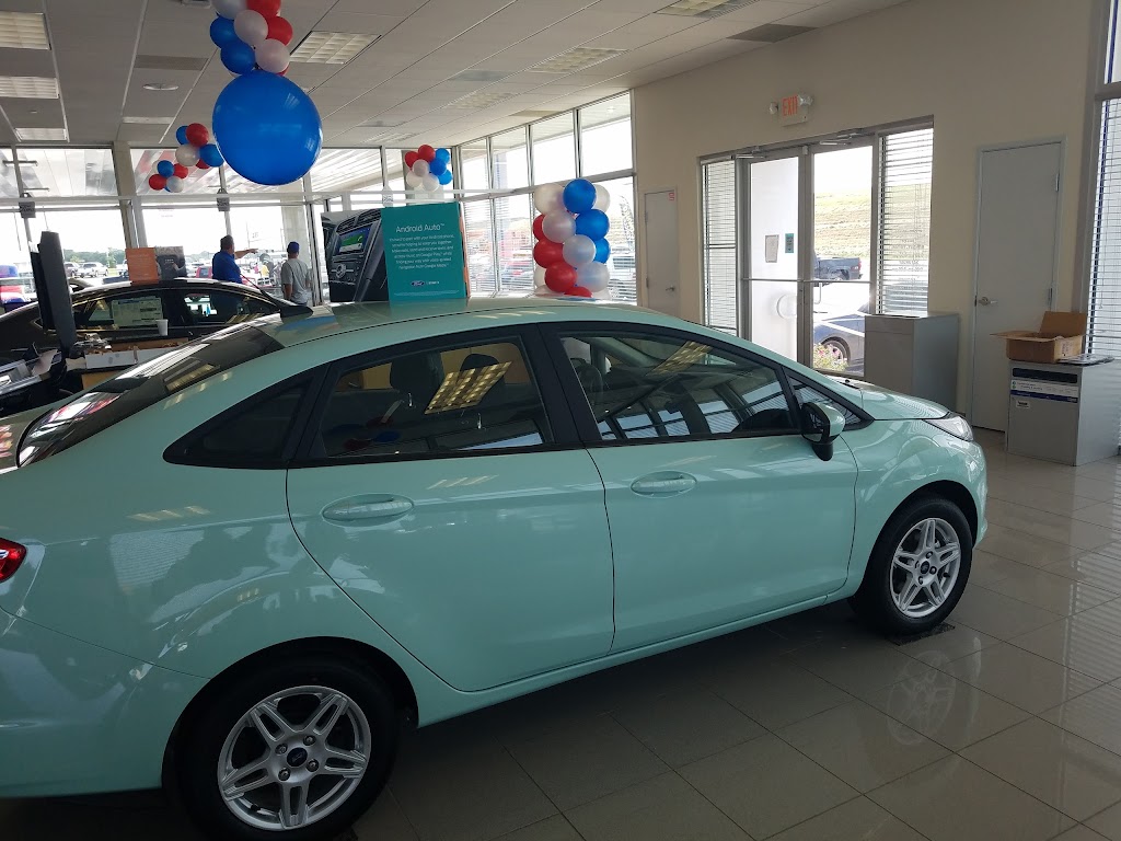 Holiday Ford | 1003 US-82, Whitesboro, TX 76273, USA | Phone: (430) 270-0264