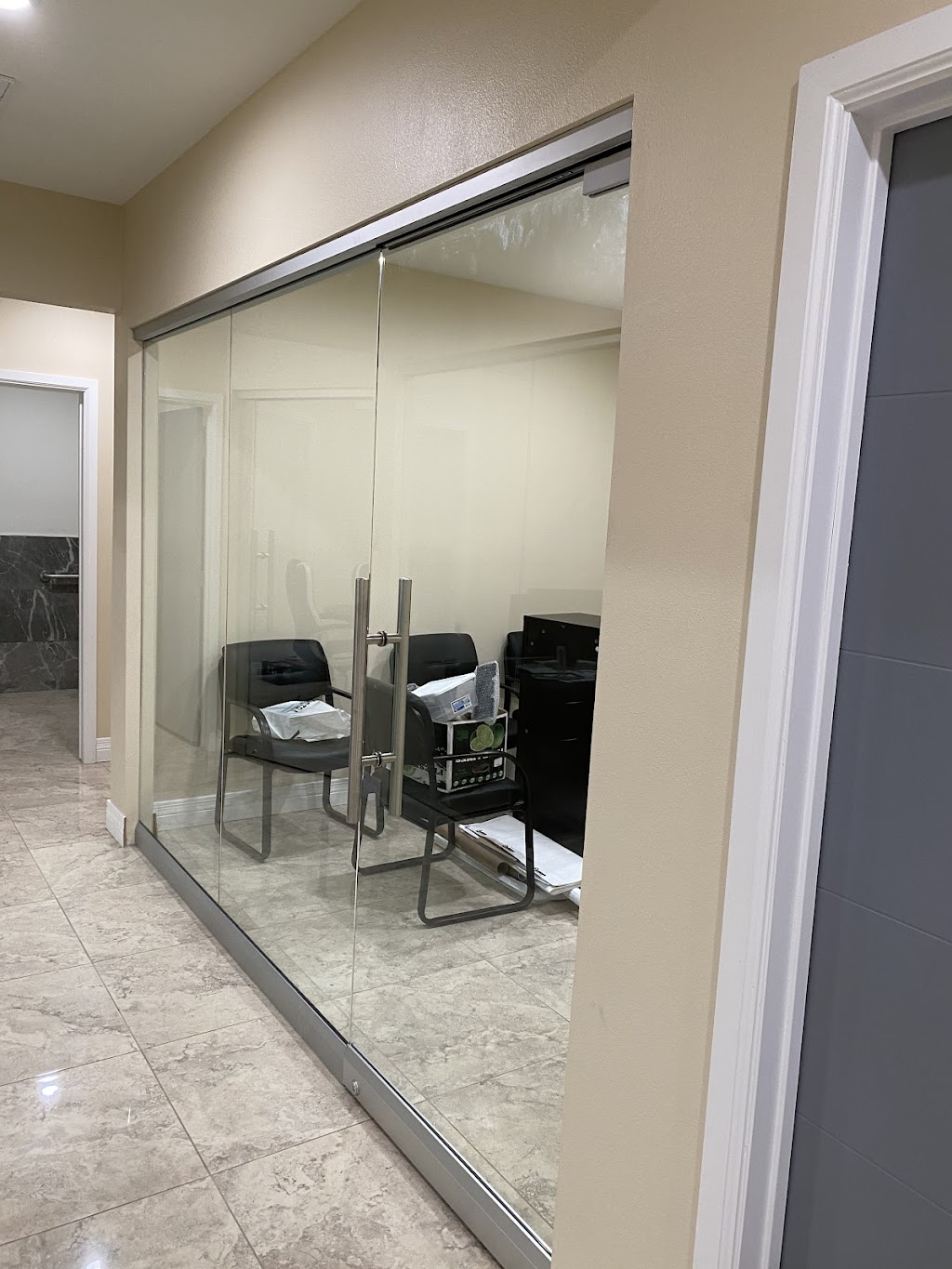 Silver shower doors glass and windows inc. | 1130 N Kraemer Blvd # O, Anaheim, CA 92806, USA | Phone: (714) 296-3979