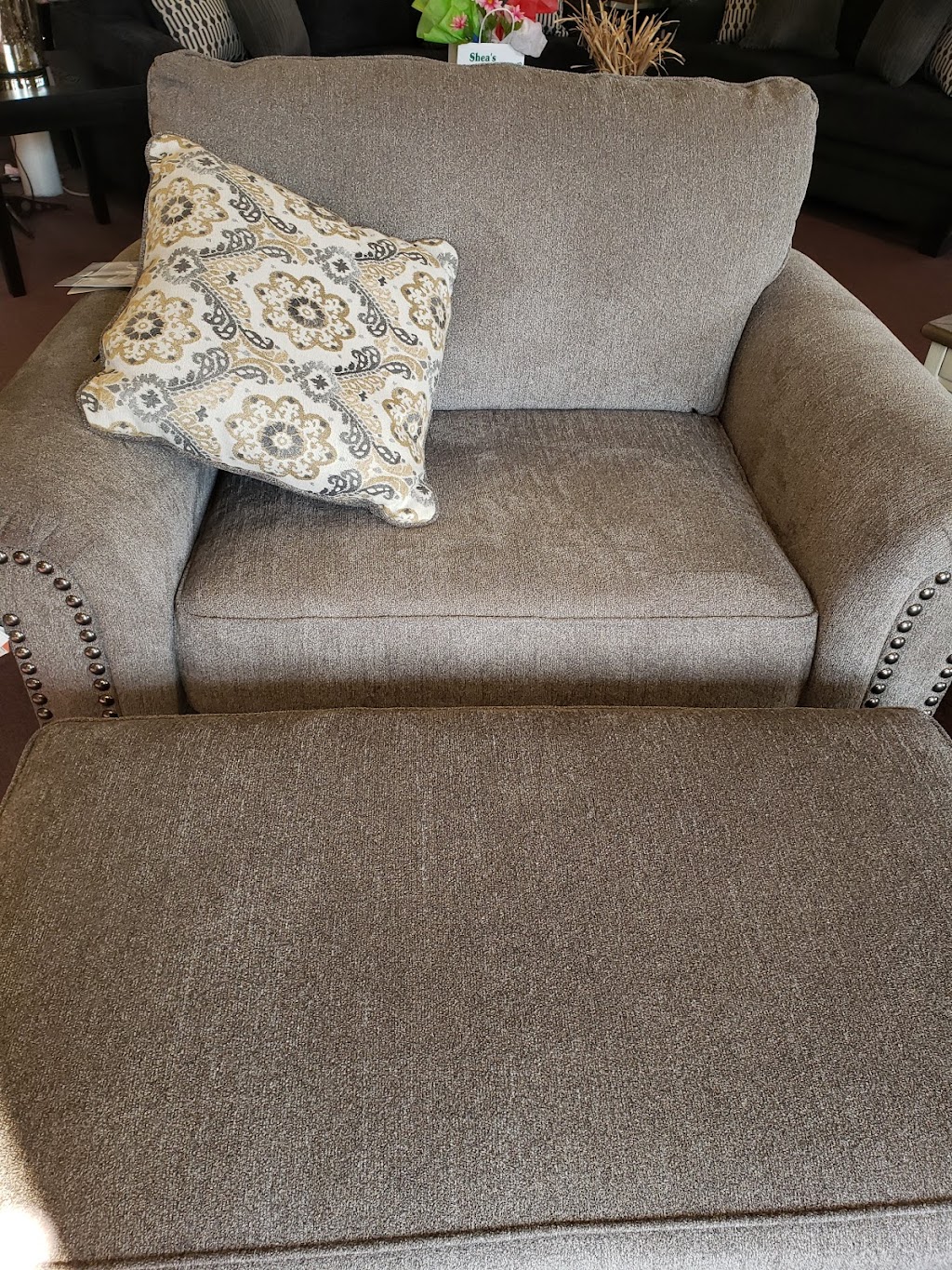 Sheas Furniture | 3200 W Alexis Rd, Toledo, OH 43613, USA | Phone: (419) 471-0111