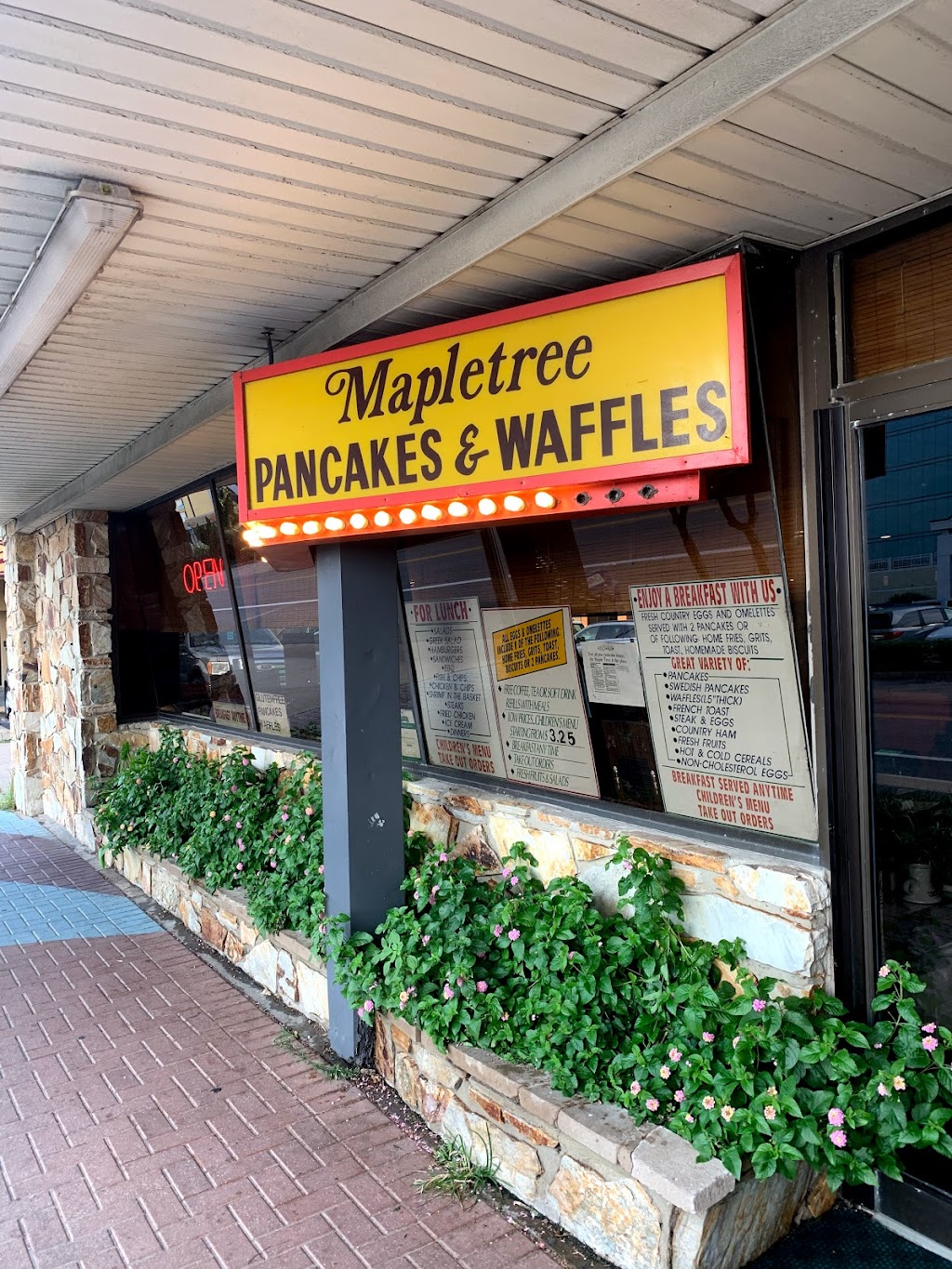 Maple Tree Pancake House | 2608 Atlantic Ave, Virginia Beach, VA 23451, USA | Phone: (757) 425-6796