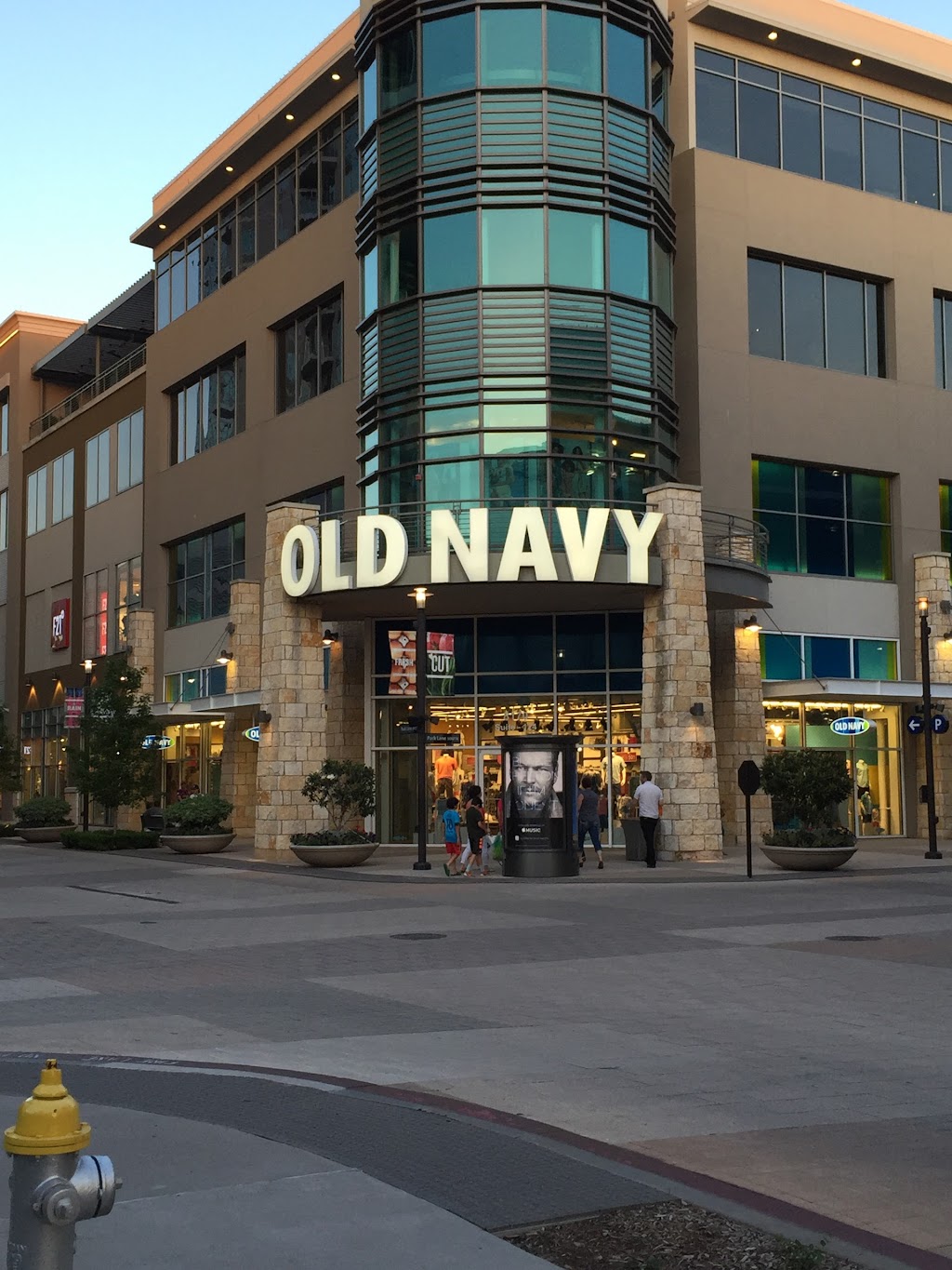 Old Navy | 8170 Park Ln Suite 124, Dallas, TX 75231, USA | Phone: (469) 839-6829