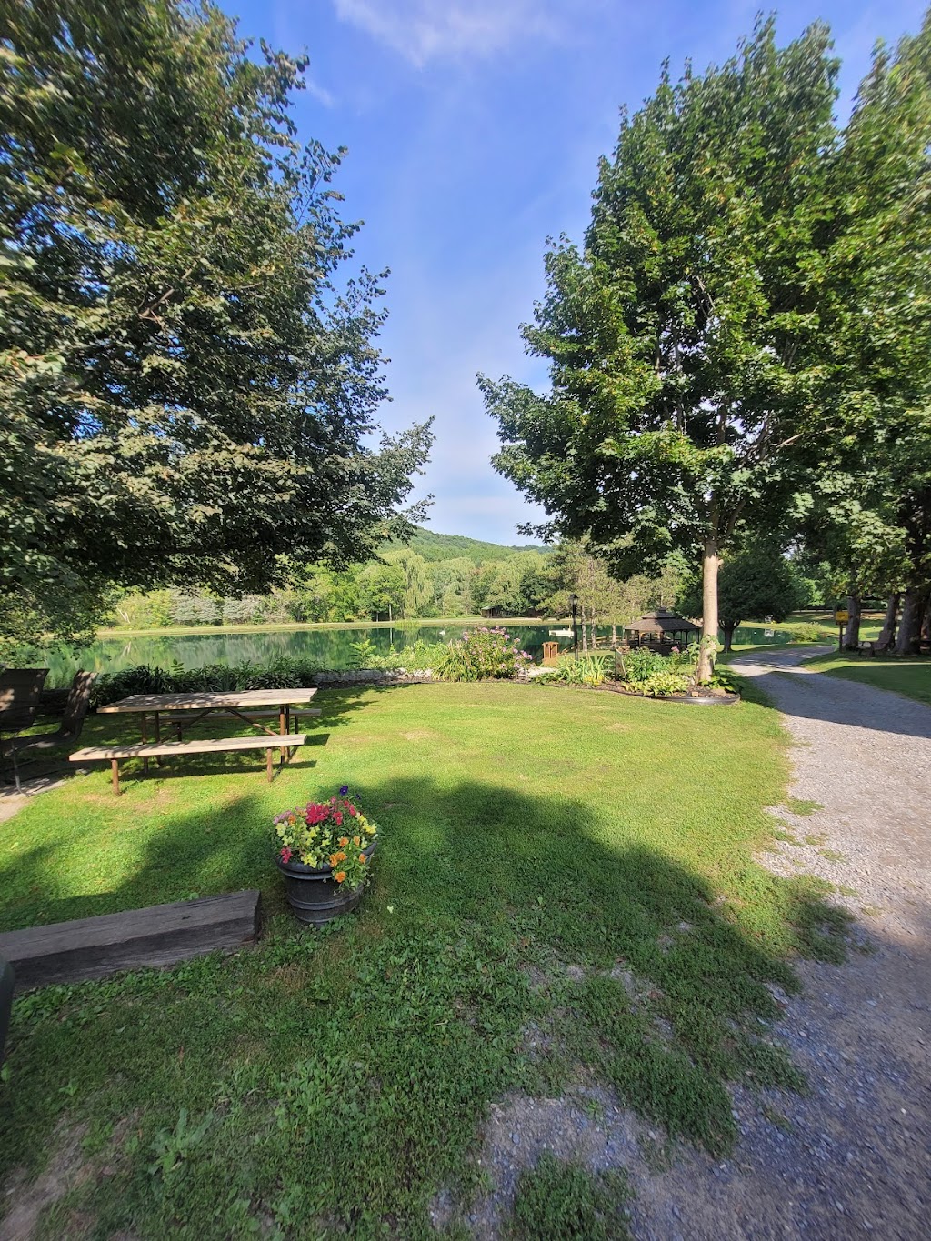 Lake Chalet Motel & Campground | 593 NY-8, Bridgewater, NY 13313, USA | Phone: (315) 822-6074