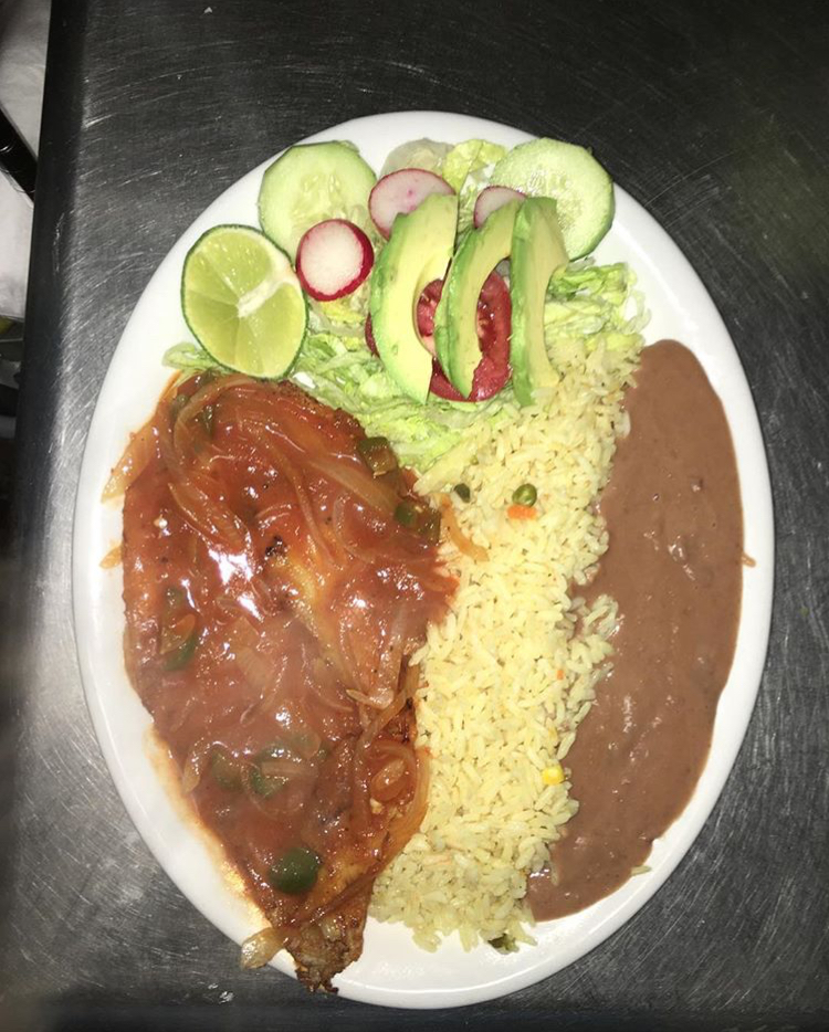 La Bahia Salvadorian Cuisine And Seafood | 8414 Topanga Canyon Blvd, Canoga Park, CA 91304, USA | Phone: (818) 704-0256