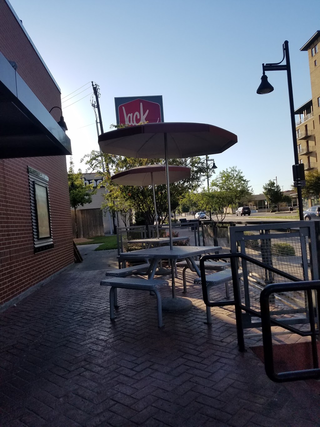 Jack in the Box | 2851 W Berry St, Fort Worth, TX 76109, USA | Phone: (817) 921-2471