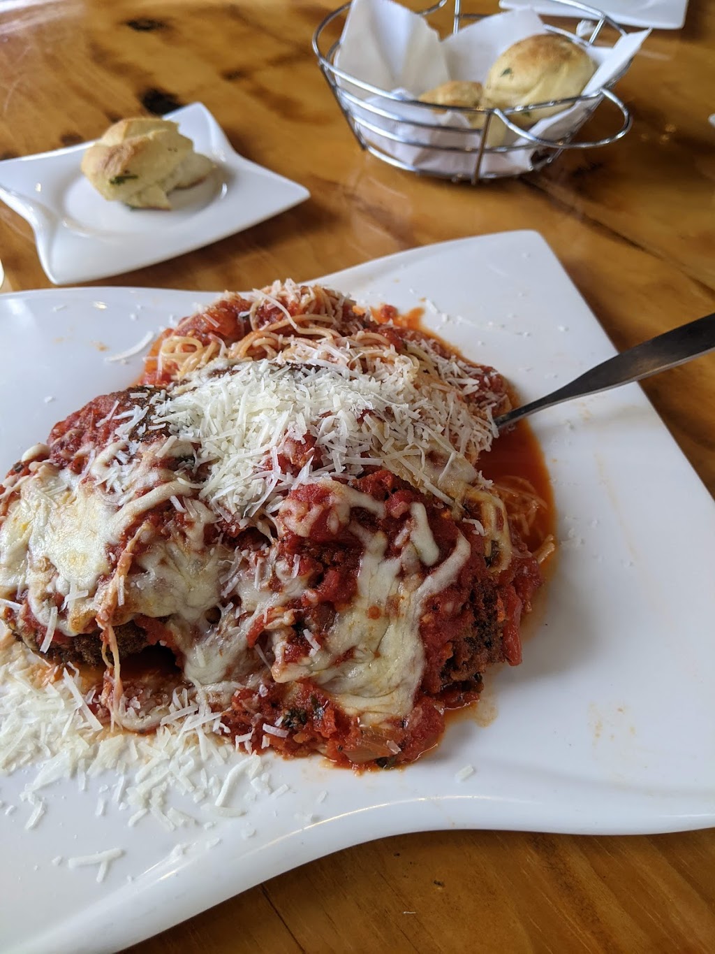 Vinny’s Italian Kitchen | 15439 W High St, Middlefield, OH 44062, USA | Phone: (440) 632-0111