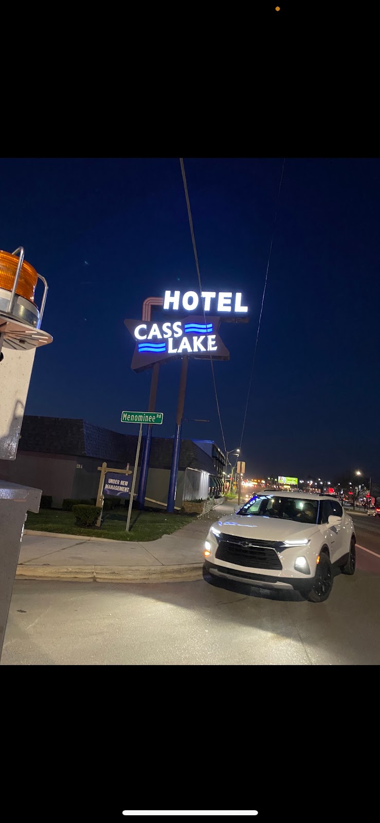 Cass Lake Hotel | 120 S Telegraph Rd, Waterford Twp, MI 48328, USA | Phone: (248) 682-5100