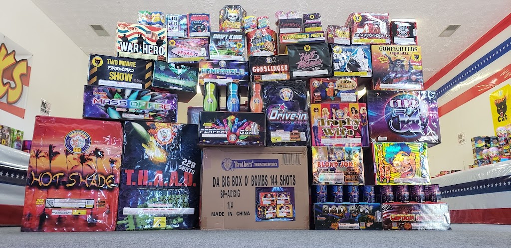 American 13 Fireworks | 5971 US-52 Suite D, New Palestine, IN 46163, USA | Phone: (317) 620-1144