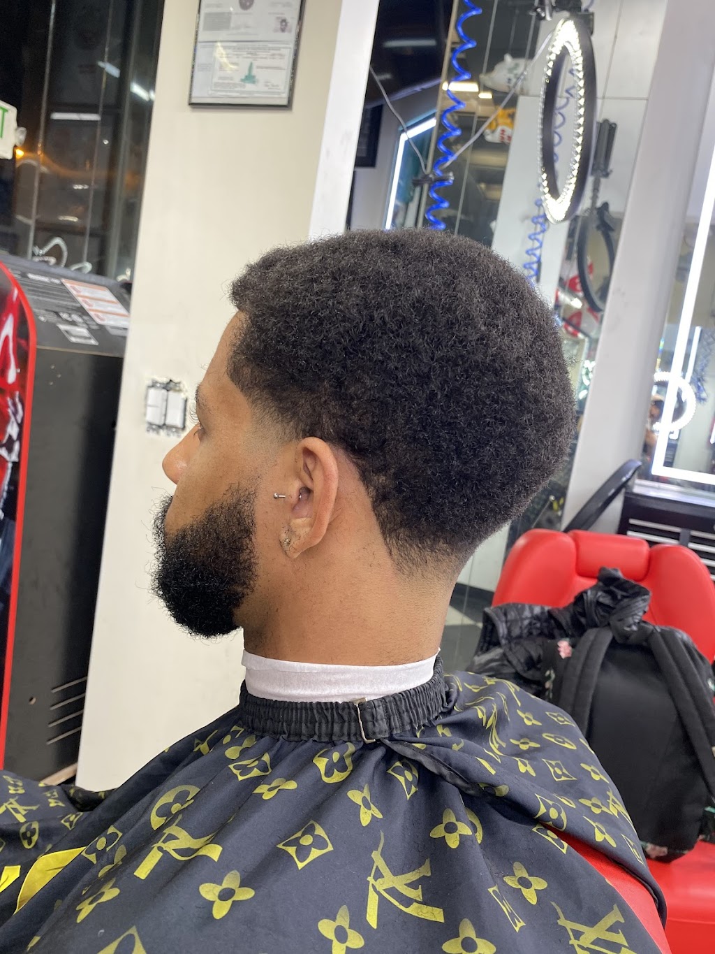 THE CORNER BARBERSHOPS ️ EST. 2005 | 743 S Broadway, Los Angeles, CA 90014, USA | Phone: (850) 319-3288