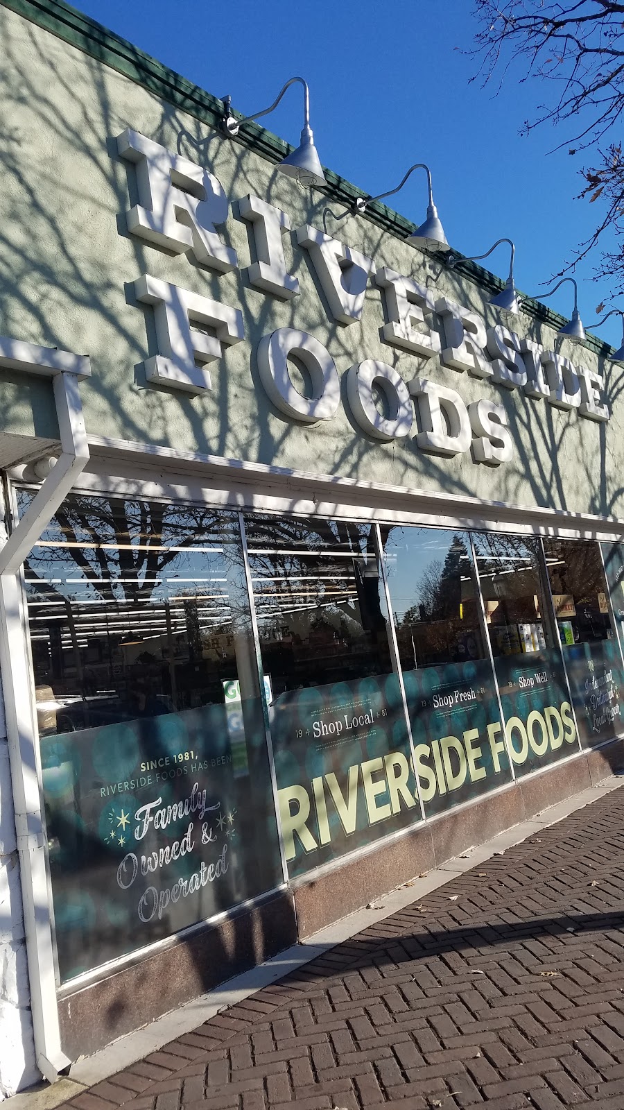 Riverside Foods | 48 E Burlington St, Riverside, IL 60546 | Phone: (708) 447-0324