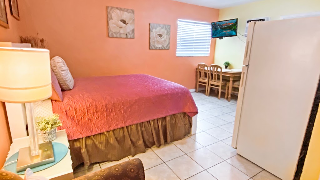 Bella Sirena Inn | 635 Corey Ave, St Pete Beach, FL 33706 | Phone: (727) 685-5819