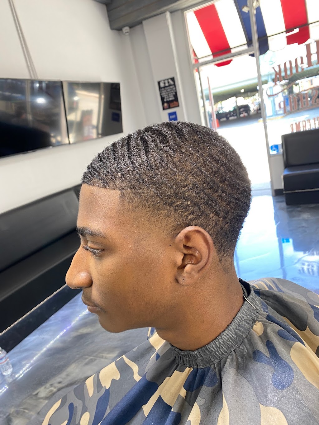 EDDIE EL BARBER @ Lefthook Barbershop | 14416 Friar St C, Van Nuys, CA 91401, USA | Phone: (818) 967-9158