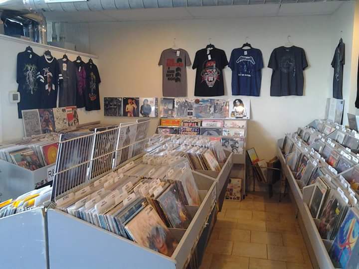 Rick’s Record Shack & Wifey’s Closet | 3348 Lake Shore Rd, Buffalo, NY 14219, USA | Phone: (716) 563-9116