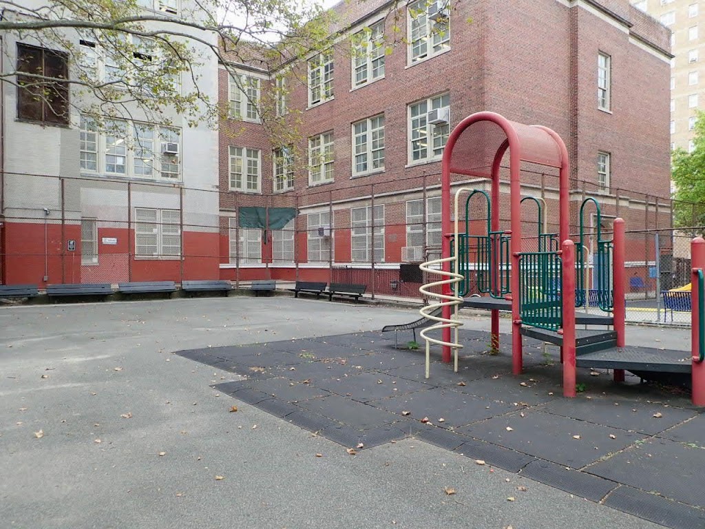 Roebling Playground | 525 Bedford Ave, Brooklyn, NY 11211, USA | Phone: (212) 639-9675