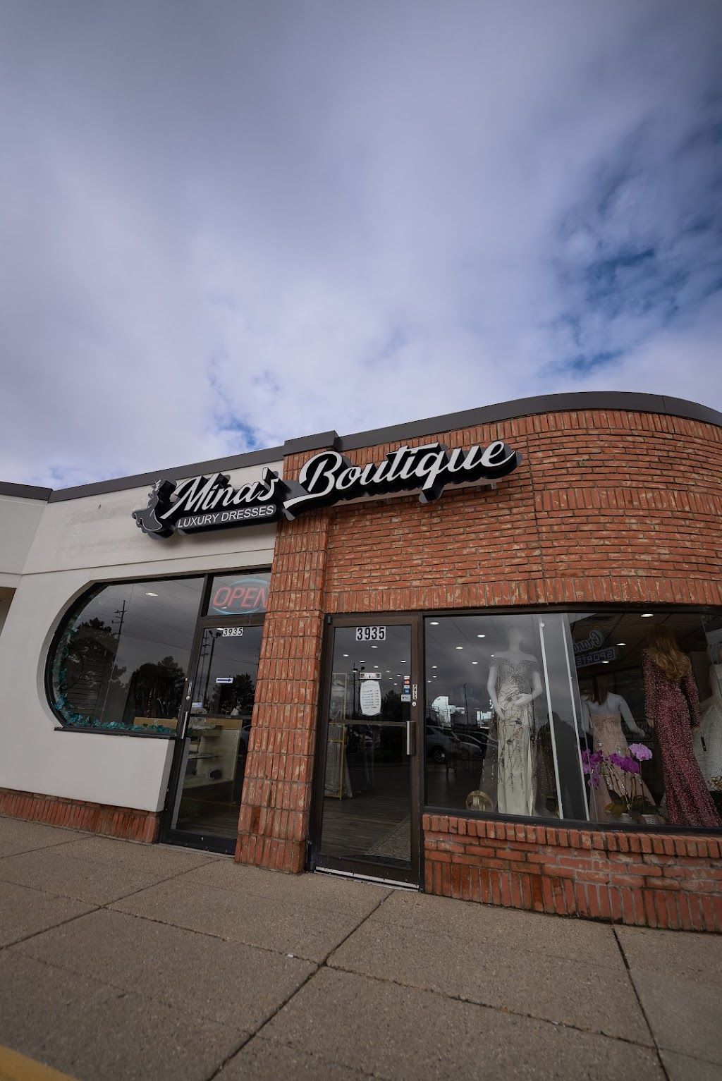 Minas Boutique Luxury Dresses & Bridal | 3935 17 Mile Rd, Sterling Heights, MI 48310, USA | Phone: (586) 838-4200