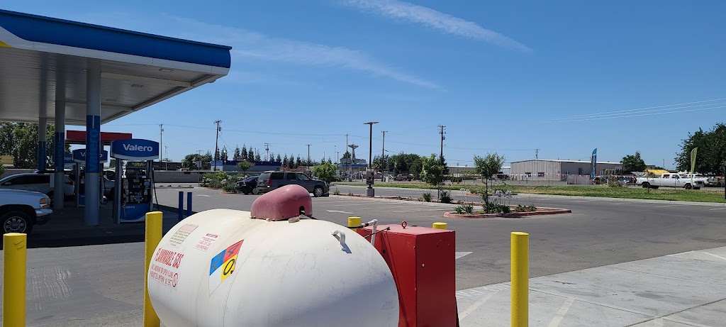 Valero | 111 E Mountain View Ave, Fresno, CA 93725 | Phone: (559) 864-3000