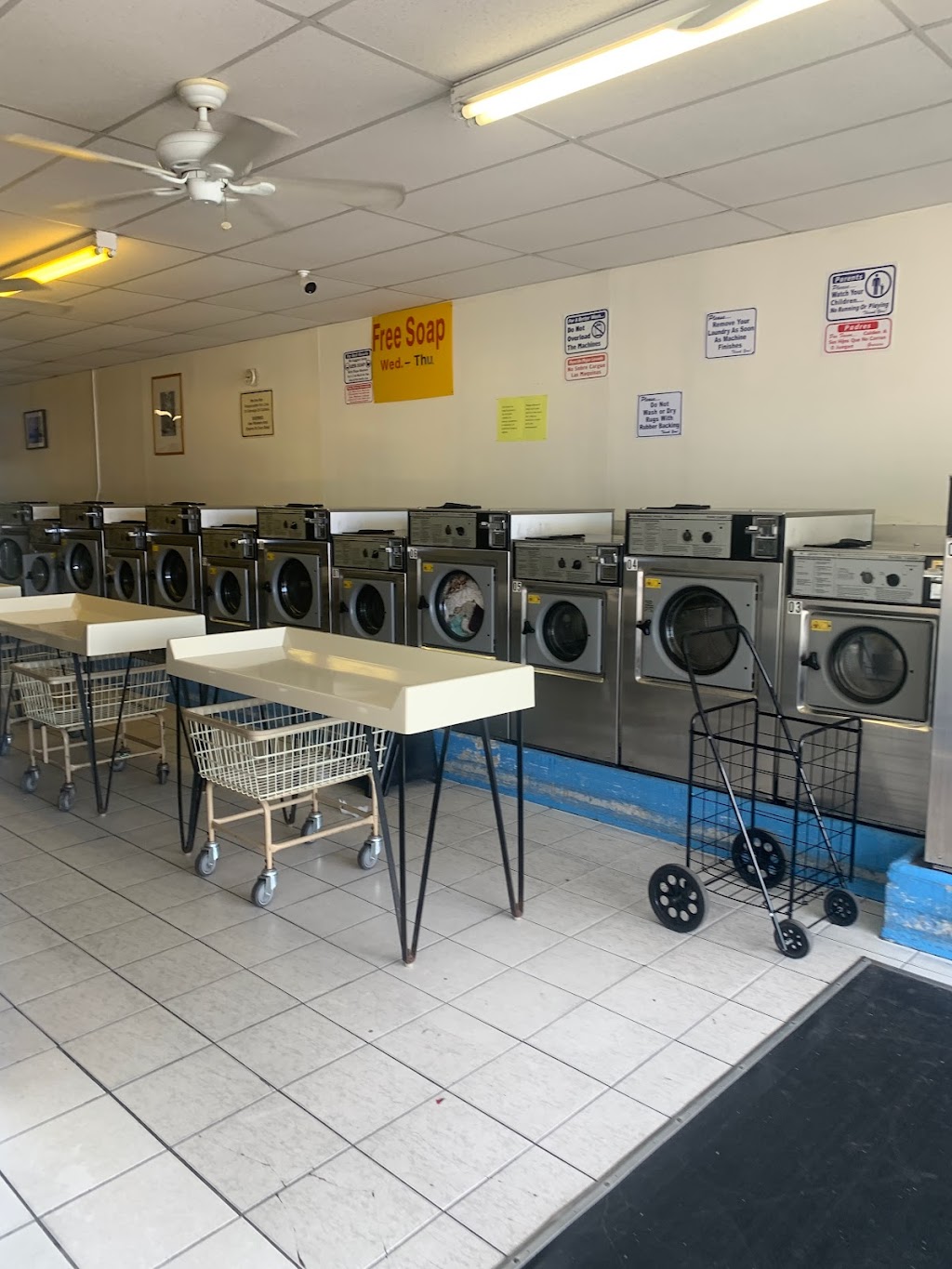 Ray Astoria laundromat | 47-18 Broadway, Astoria, NY 11103, USA | Phone: (347) 848-0470
