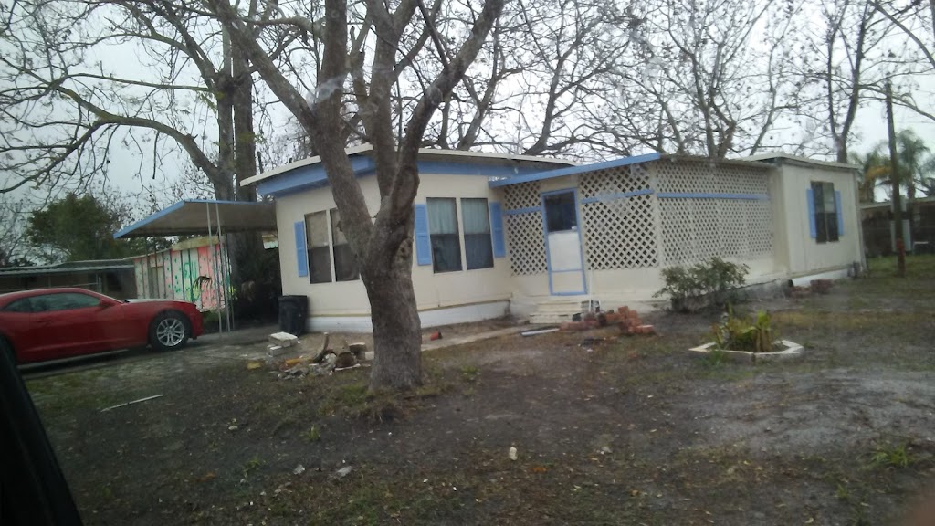WE BUY Mobile HOMES WITH LAND CASH ANY CONDITION | 16550 Laura Lee Dr, Spring Hill, FL 34610, USA | Phone: (727) 777-0429