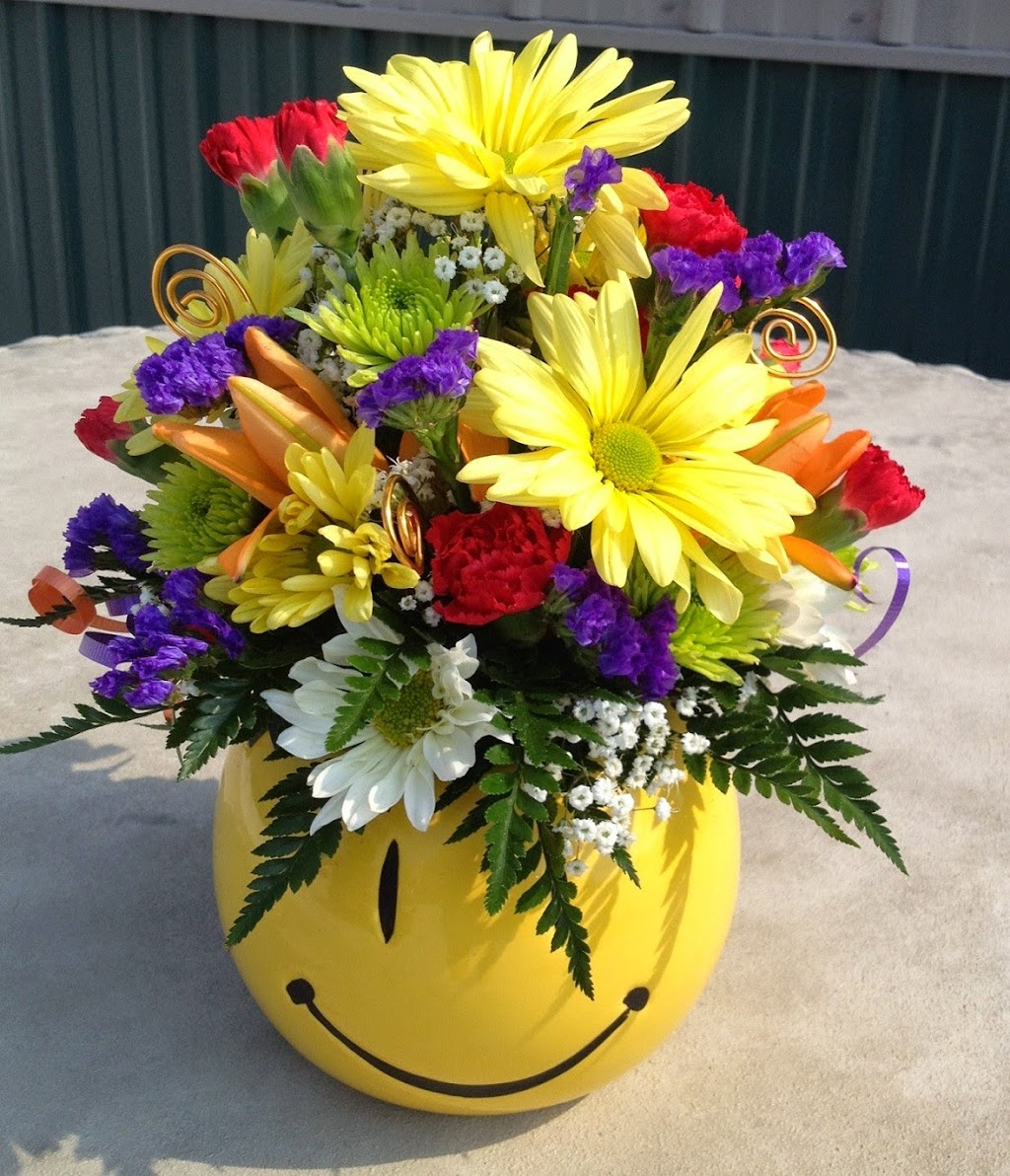 B&B Floral-N-Gifts | 319 E Railroad St, Shipman, IL 62685, USA | Phone: (618) 836-7746