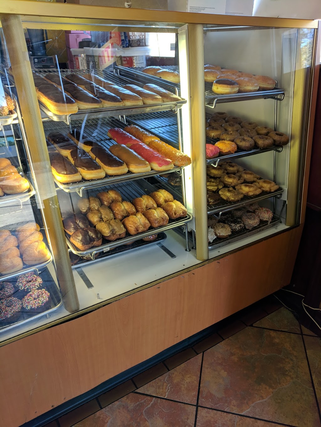 Superior Donuts | 13532 Lakewood Blvd, Bellflower, CA 90706, USA | Phone: (562) 790-8070