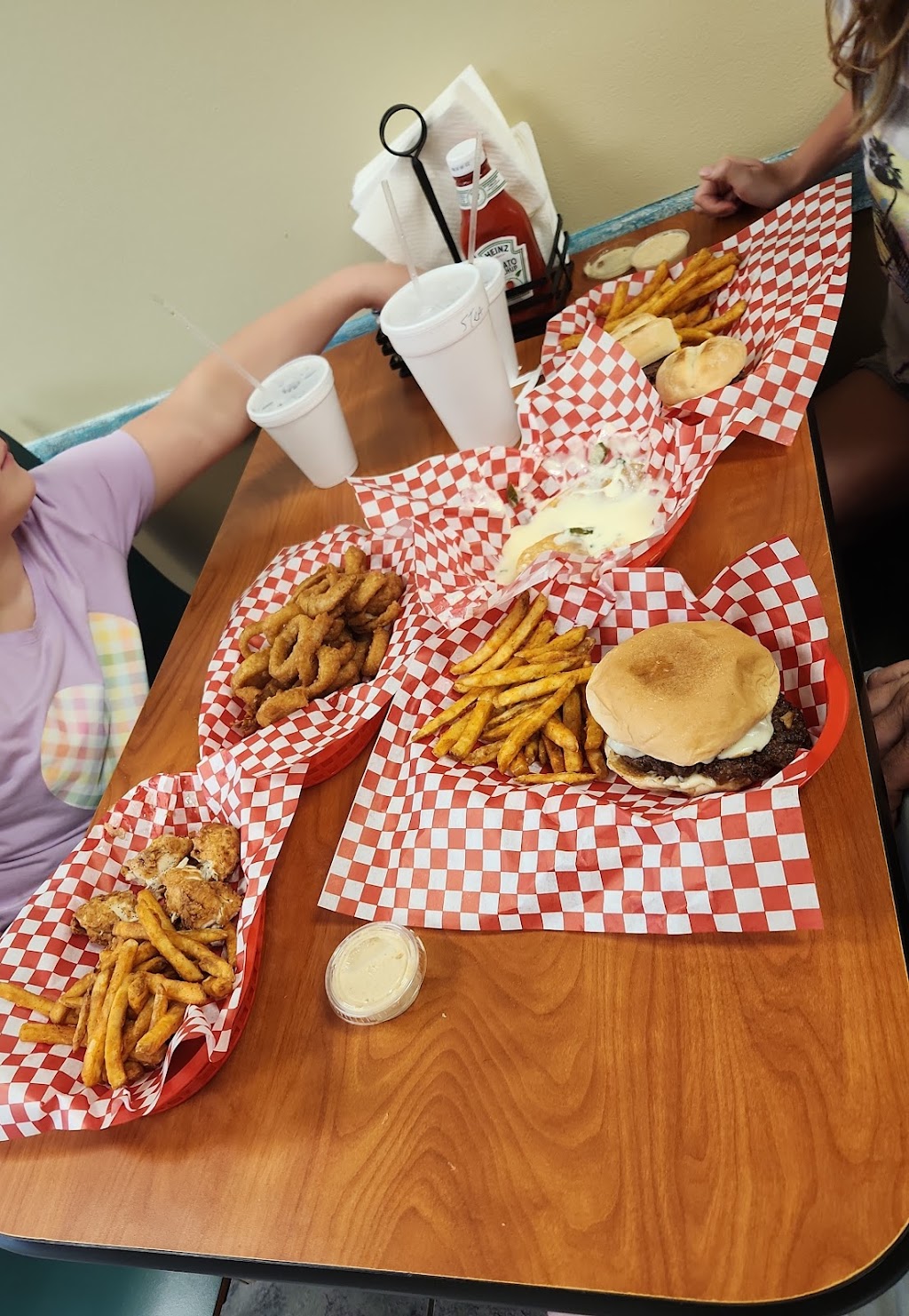 Saddles Burgers | 44192 LA-445, Robert, LA 70455, USA | Phone: (985) 956-7003