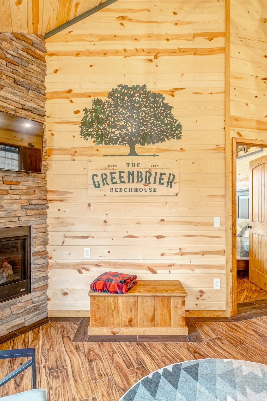 Greenbrier Beechhouse Luxury Treehouse | 6434 Morton Rd, Greenbrier, TN 37073, USA | Phone: (585) 278-6003