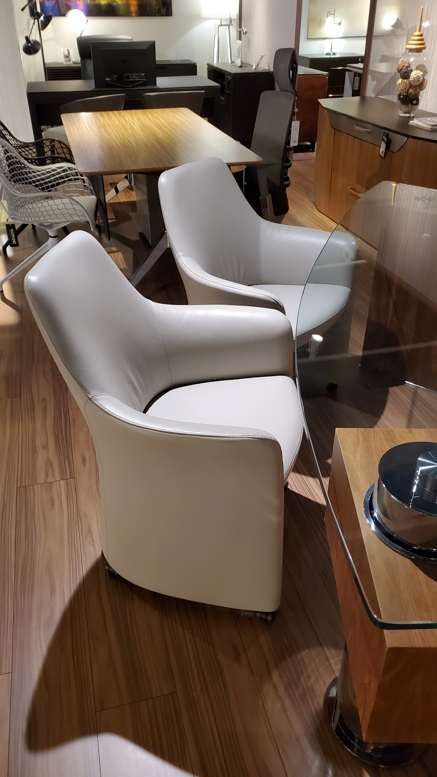 Natuzzi Italia | 435 N La Brea Ave, Los Angeles, CA 90036, USA | Phone: (323) 930-1500