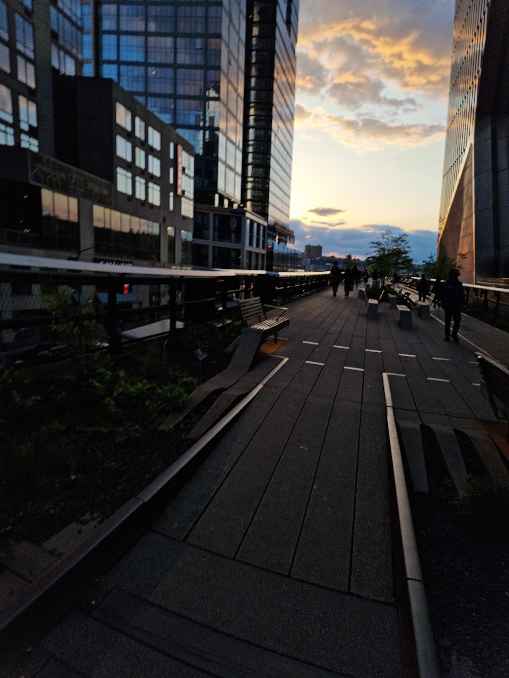 Hampton Marketplace | 312 11th Ave, New York, NY 10001, USA | Phone: (212) 967-9077