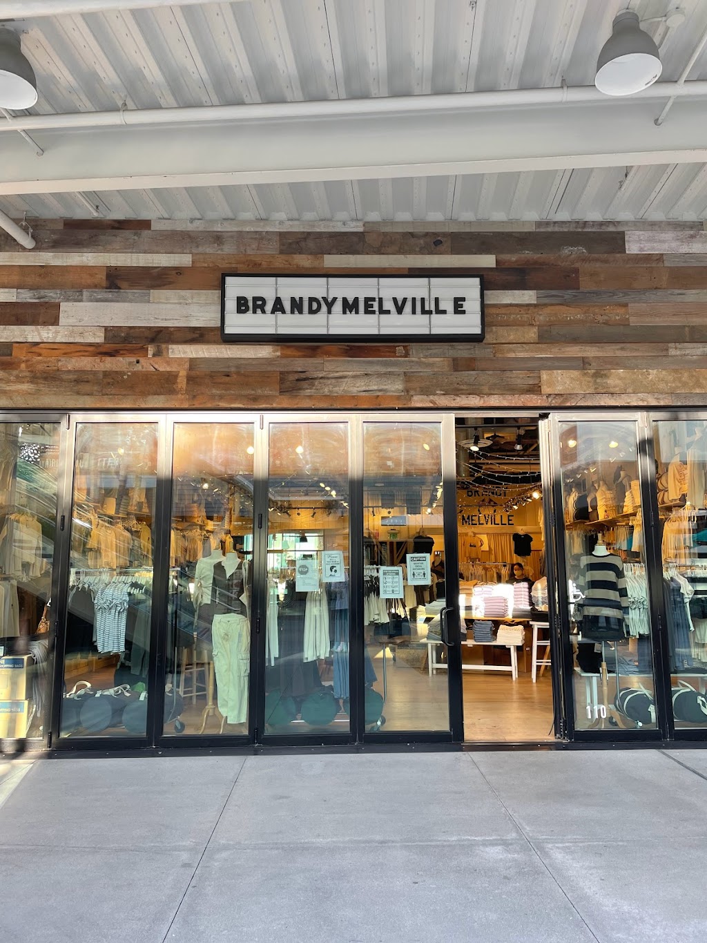 Brandy Melville | 21034 Pacific Coast Hwy, Huntington Beach, CA 92648, USA | Phone: (714) 374-1066