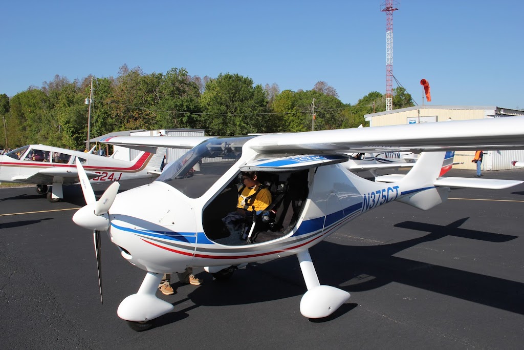 Hidden Lake Airport | 8901 Airway Blvd, New Port Richey, FL 34654, USA | Phone: (727) 534-1998