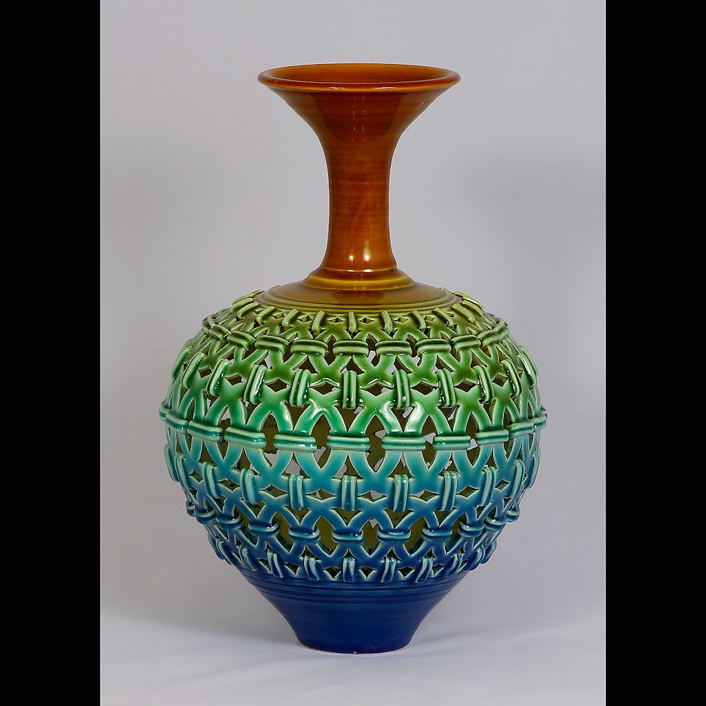 Seagrove Art Pottery | 402 E Main St, Seagrove, NC 27341, USA | Phone: (336) 872-4054