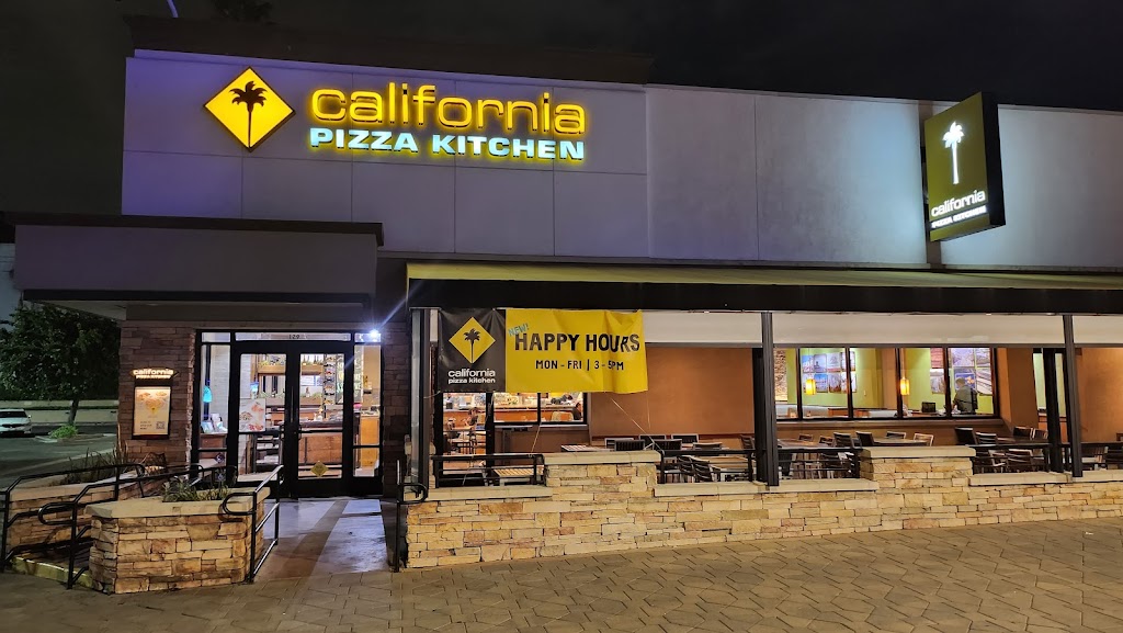 California Pizza Kitchen at Northridge | 9301 Tampa Ave, Northridge, CA 91324, USA | Phone: (818) 701-5035